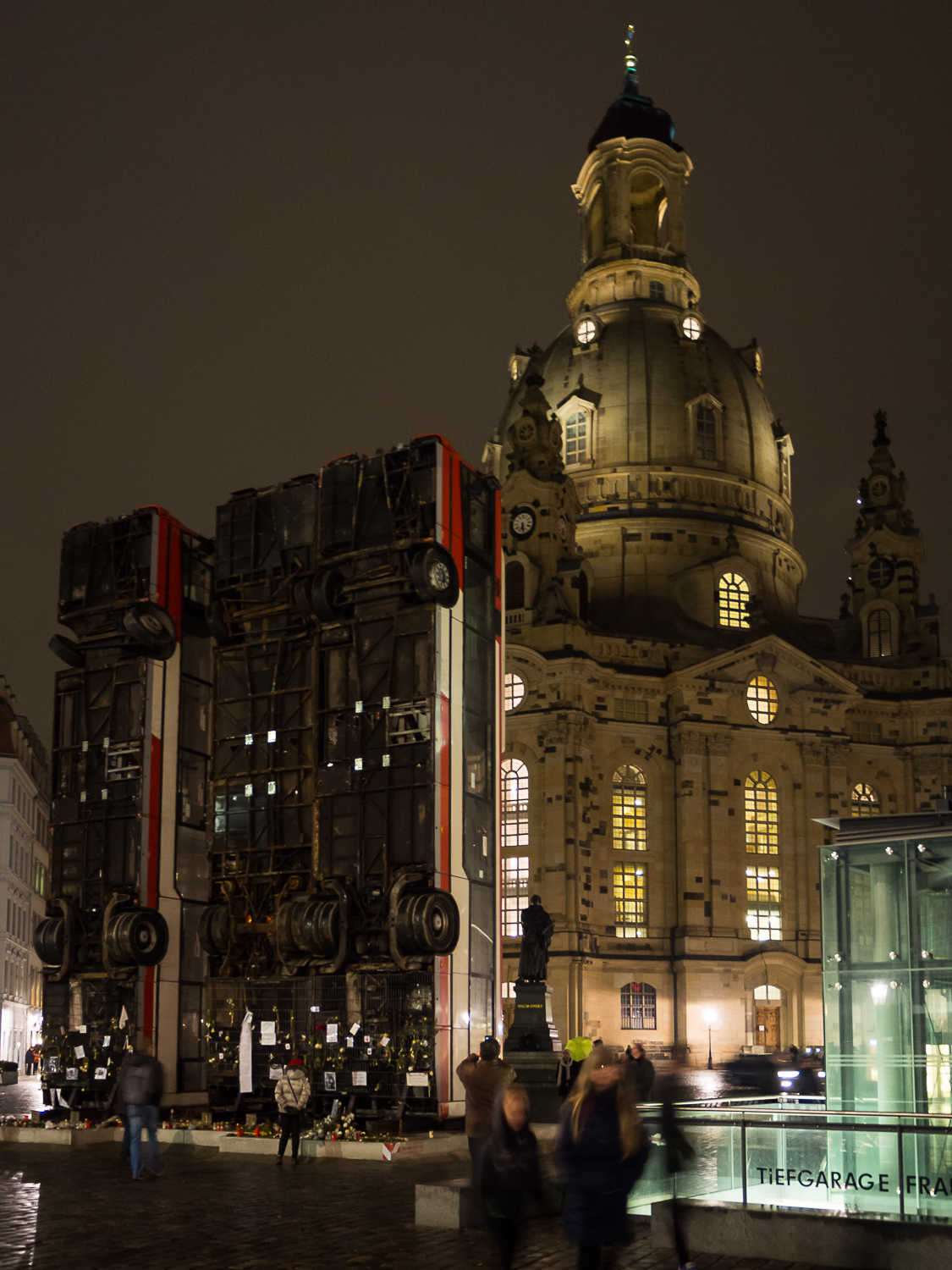 Frauenkirche in Dresden mit "Monument"